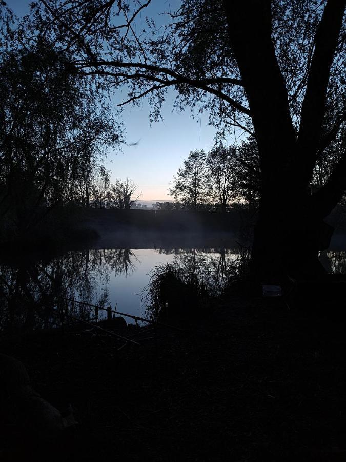 מלון Clare Rum Bridge Fisheries "The Cabin" מראה חיצוני תמונה