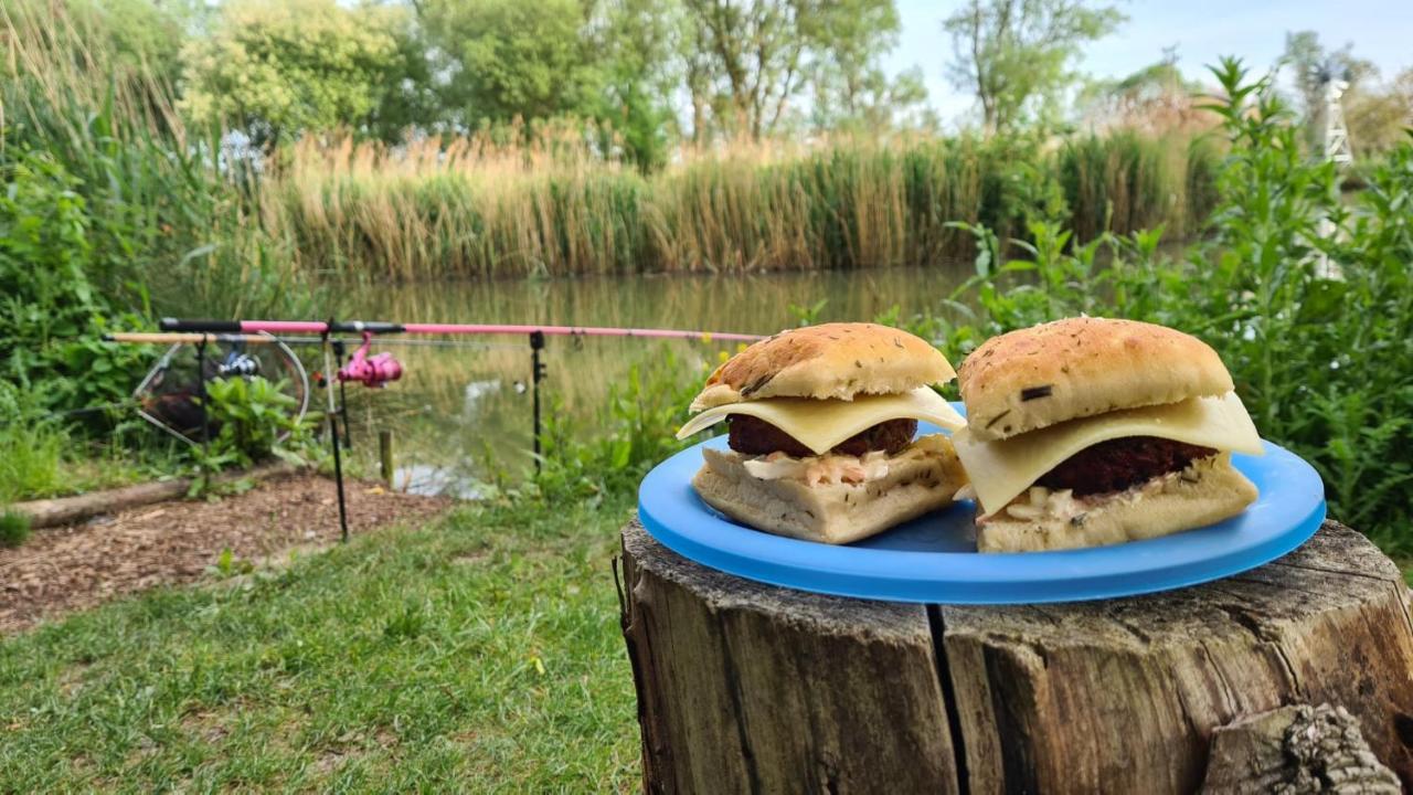 מלון Clare Rum Bridge Fisheries "The Cabin" מראה חיצוני תמונה